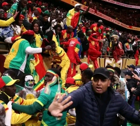 ملك المغرب يعفو عن سنغاليين أوقفوا عقب أحداث نهائي كأس أمم إفريقيا الأخير