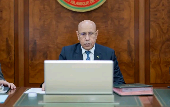 رئيس الجمهورية يجدد الدعوة لقضاء العطل داخل الوطن ويشيد بنتائجها الاقتصادية والاجتماعية